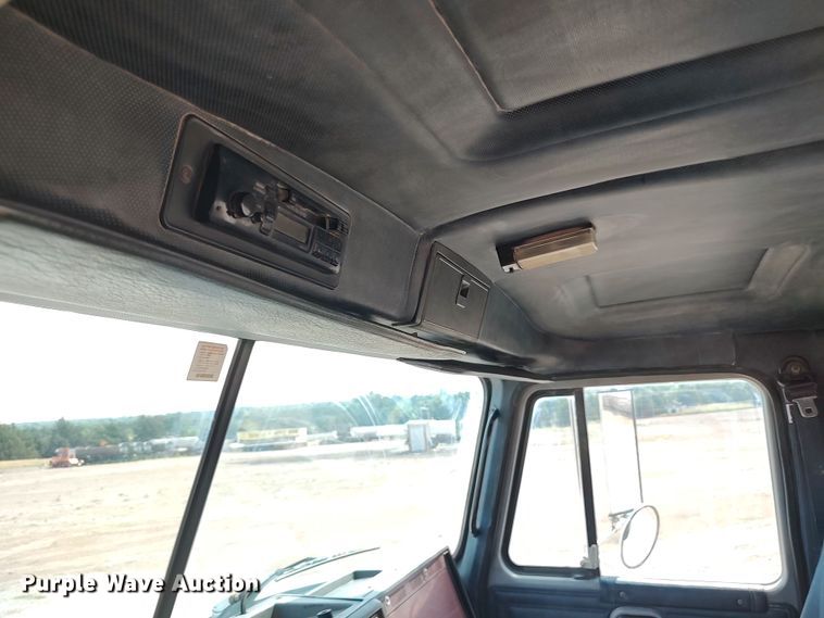 image for item LU9237 1996 Mack CH600  semi truck