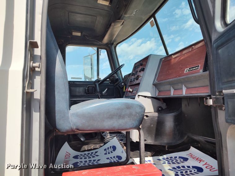 image for item LU9237 1996 Mack CH600  semi truck