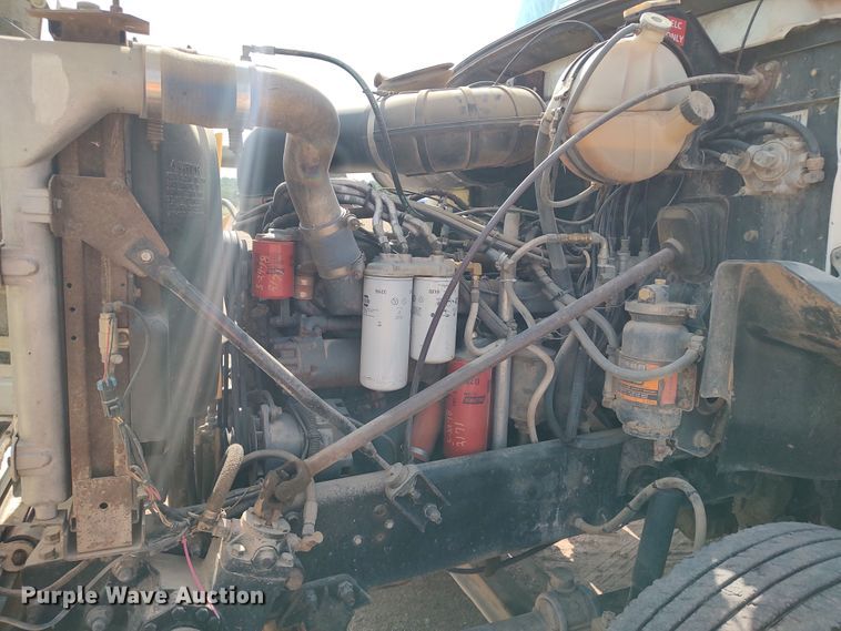 image for item LU9237 1996 Mack CH600  semi truck