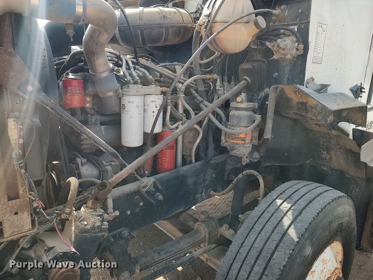 image for item LU9237 1996 Mack CH600  semi truck