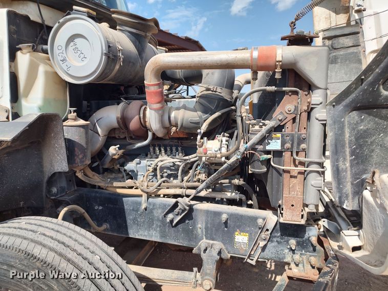 image for item LU9237 1996 Mack CH600  semi truck