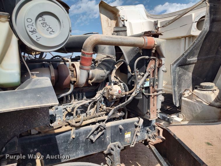 image for item LU9237 1996 Mack CH600  semi truck