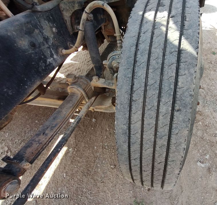 image for item LU9237 1996 Mack CH600  semi truck