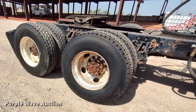 image for item LU9237 1996 Mack CH600  semi truck