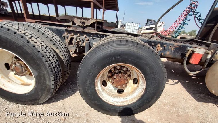 image for item LU9237 1996 Mack CH600  semi truck