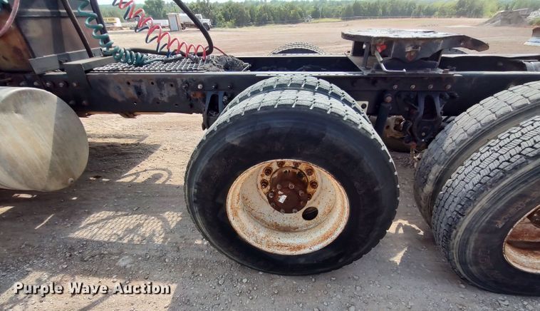 image for item LU9237 1996 Mack CH600  semi truck