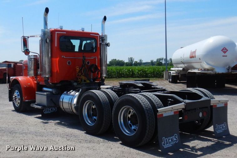 image for item MF9722 2012 Peterbilt 388  semi truck