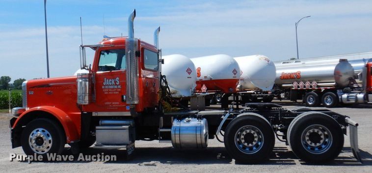 image for item MF9722 2012 Peterbilt 388  semi truck