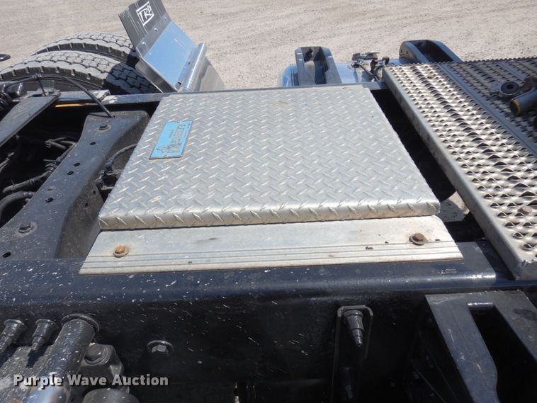 image for item MF9722 2012 Peterbilt 388  semi truck