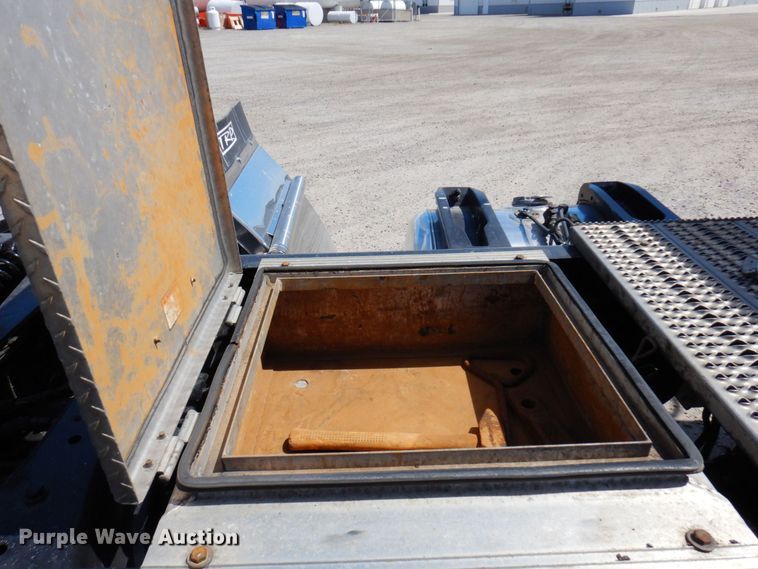 image for item MF9722 2012 Peterbilt 388  semi truck