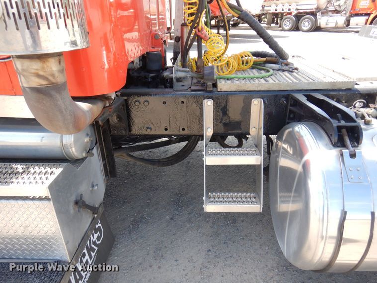 image for item MF9722 2012 Peterbilt 388  semi truck