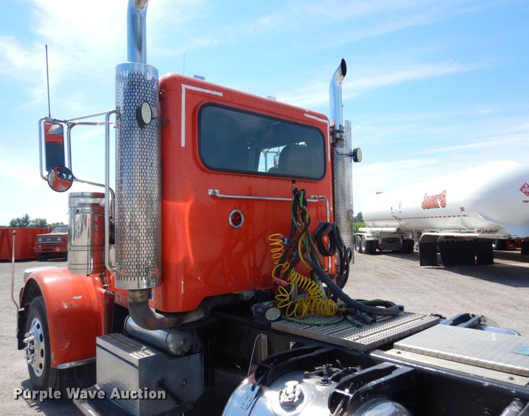image for item MF9722 2012 Peterbilt 388  semi truck