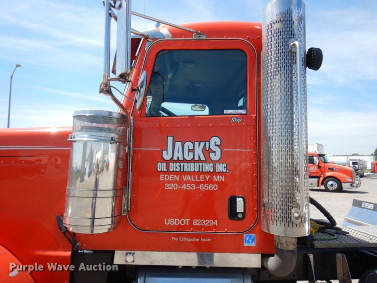 image for item MF9722 2012 Peterbilt 388  semi truck