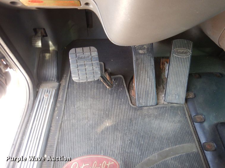 image for item MF9722 2012 Peterbilt 388  semi truck