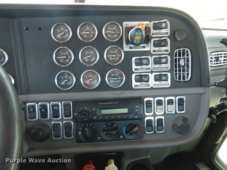 image for item MF9722 2012 Peterbilt 388  semi truck