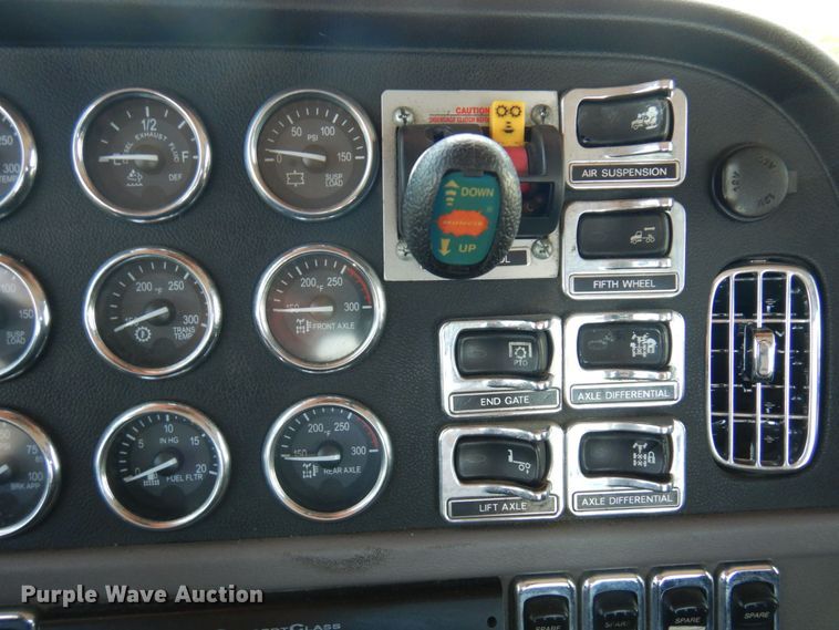 image for item MF9722 2012 Peterbilt 388  semi truck