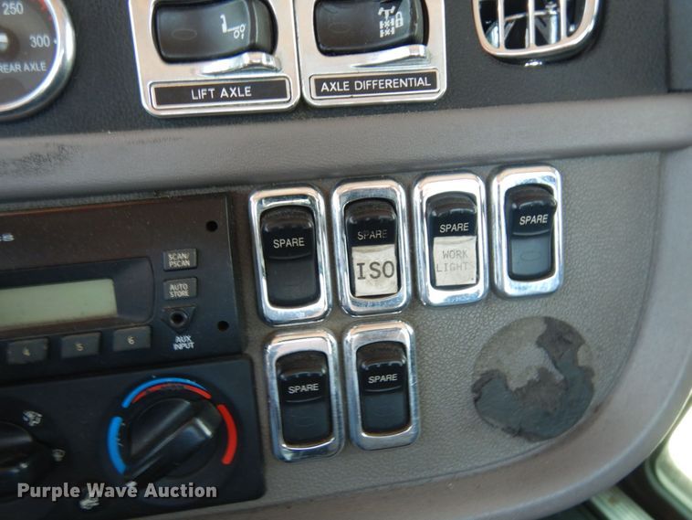 image for item MF9722 2012 Peterbilt 388  semi truck