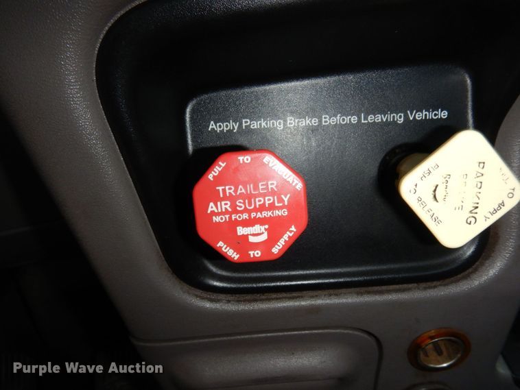 image for item MF9722 2012 Peterbilt 388  semi truck