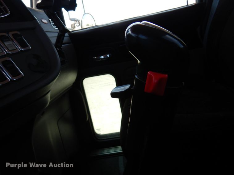 image for item MF9722 2012 Peterbilt 388  semi truck