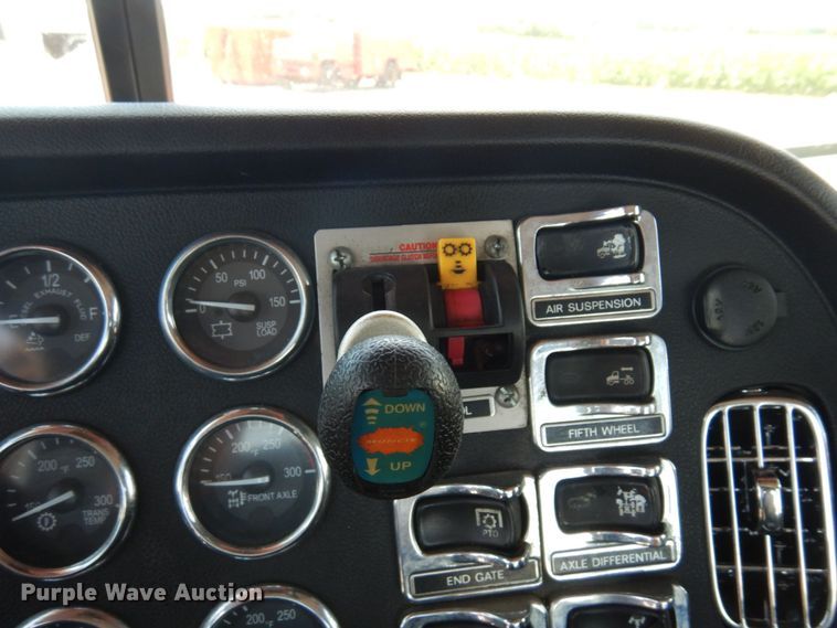 image for item MF9722 2012 Peterbilt 388  semi truck