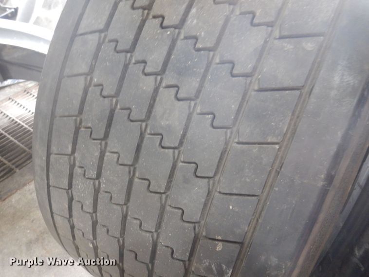 image for item MU9719 (2) Bridgestone Greatec M835 445/50R22.5 recapped tires