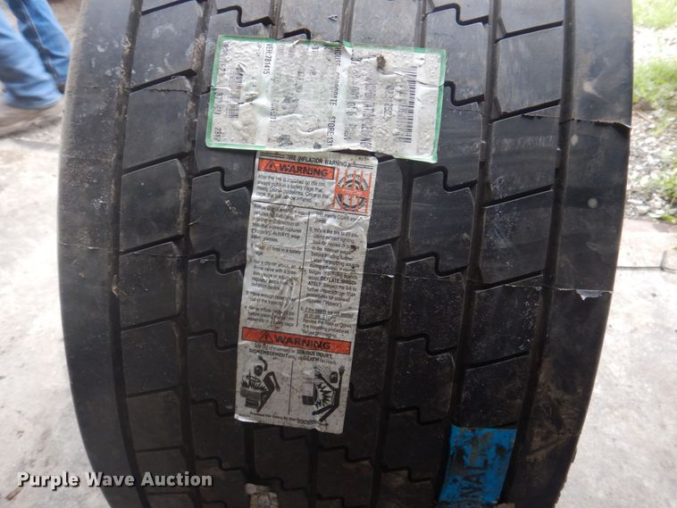 image for item MU9719 (2) Bridgestone Greatec M835 445/50R22.5 recapped tires