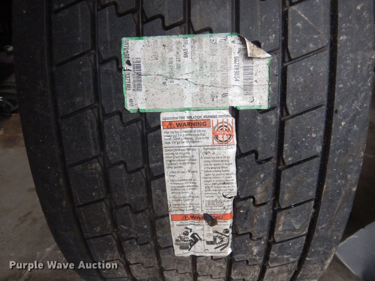 image for item MU9719 (2) Bridgestone Greatec M835 445/50R22.5 recapped tires