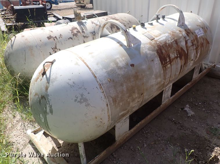 image for item DF5018 (2) propane tanks