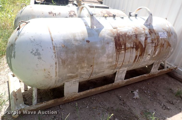 image for item DF5018 (2) propane tanks