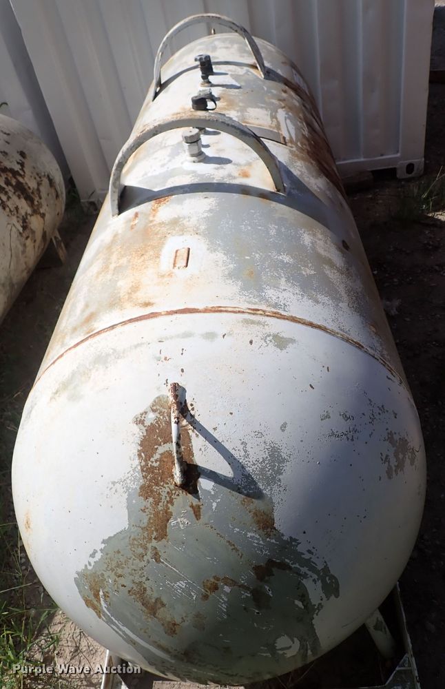 image for item DF5018 (2) propane tanks