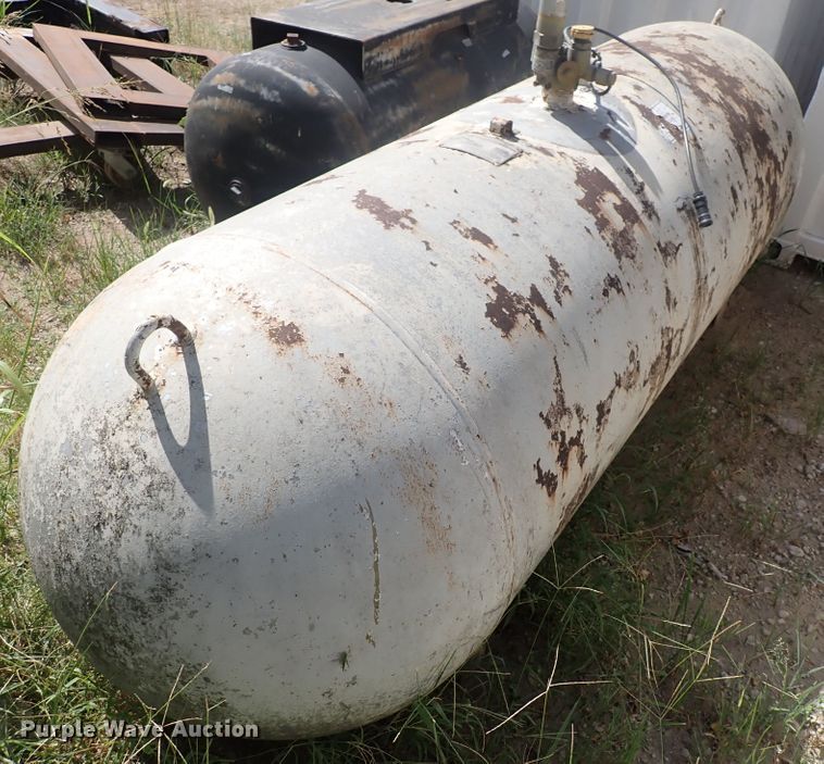 image for item DF5018 (2) propane tanks