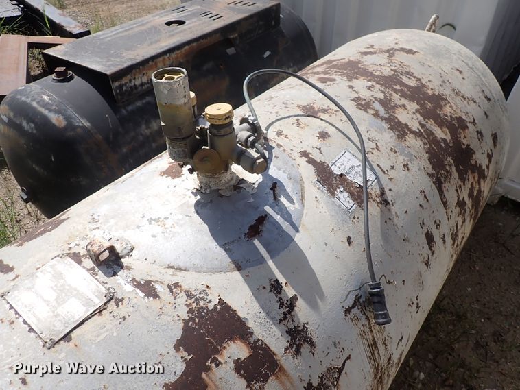 image for item DF5018 (2) propane tanks