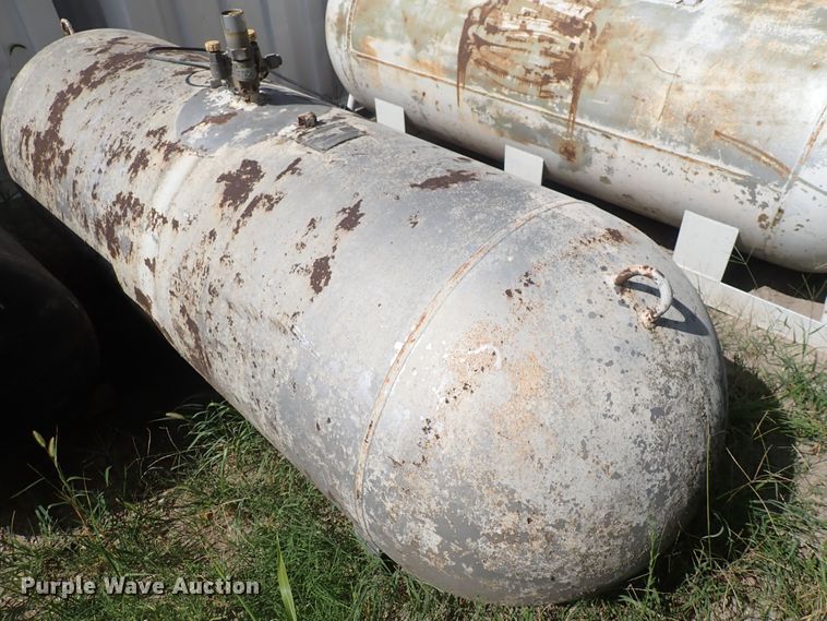 image for item DF5018 (2) propane tanks