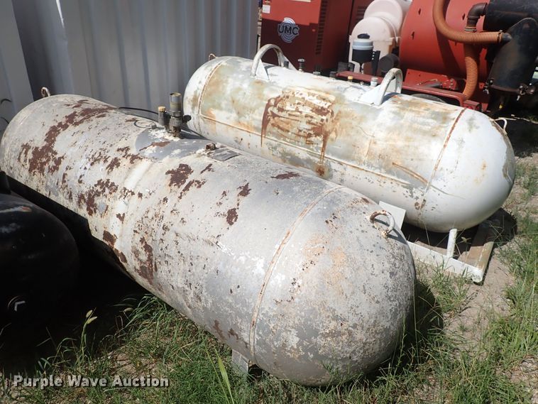 image for item DF5018 (2) propane tanks