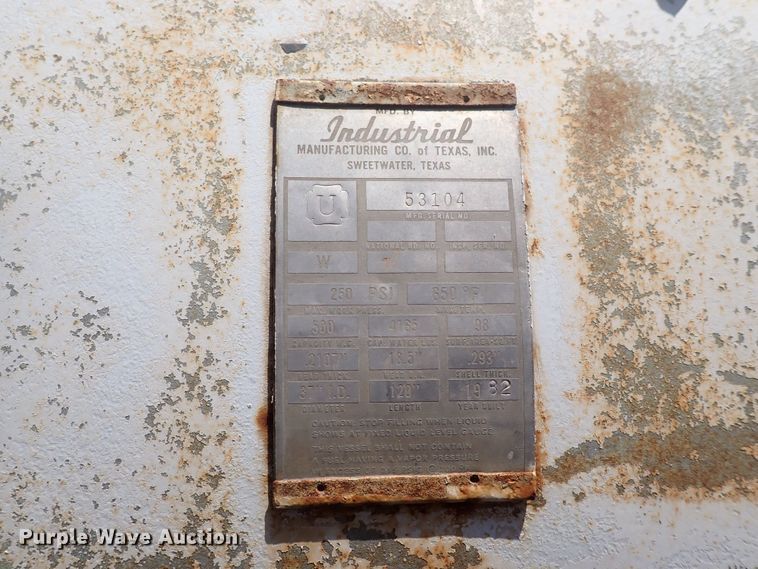 image for item DF5018 (2) propane tanks