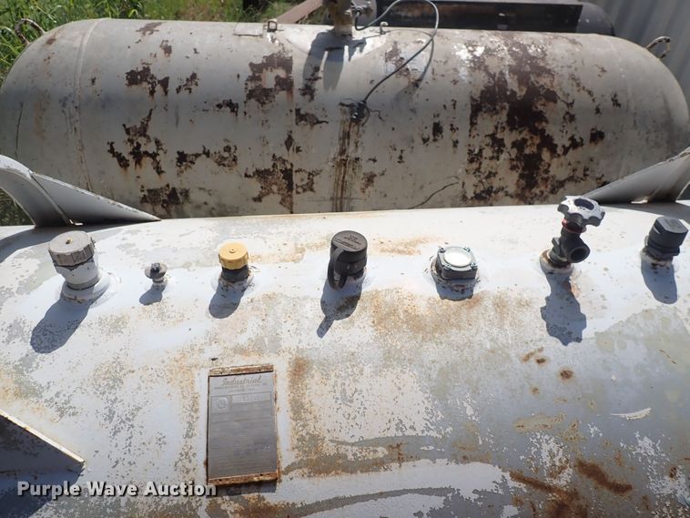 image for item DF5018 (2) propane tanks