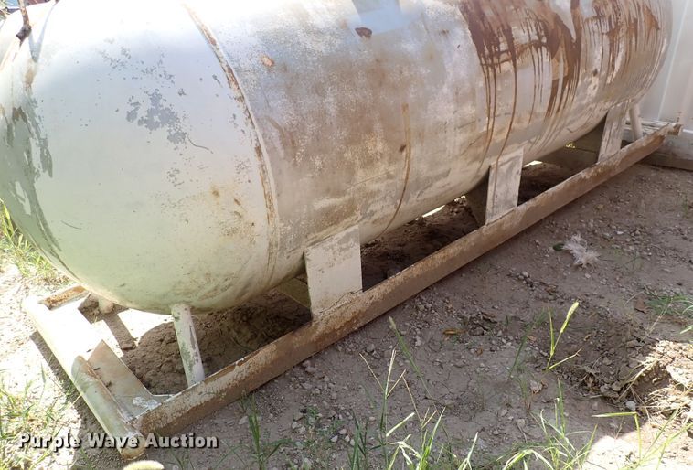 image for item DF5018 (2) propane tanks