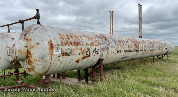 image for item DJ5214 (2) propane tanks