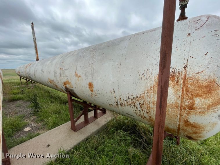 image for item DJ5214 (2) propane tanks