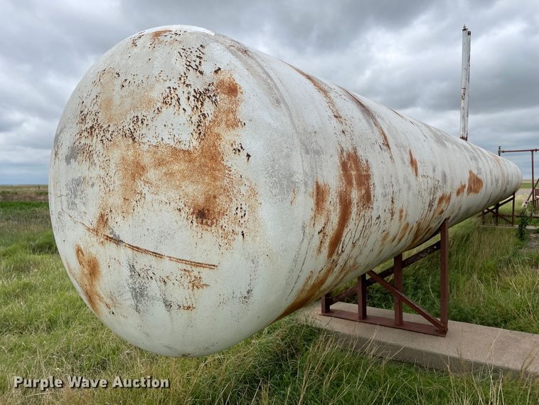 image for item DJ5214 (2) propane tanks