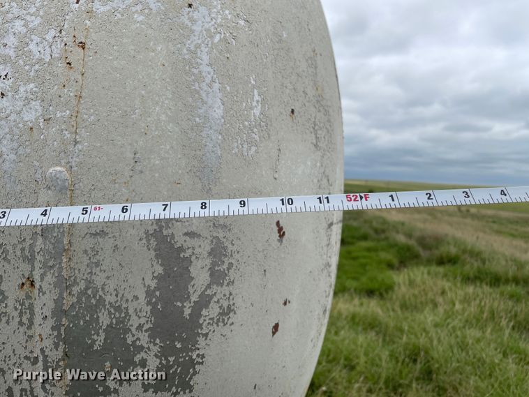 image for item DJ5214 (2) propane tanks