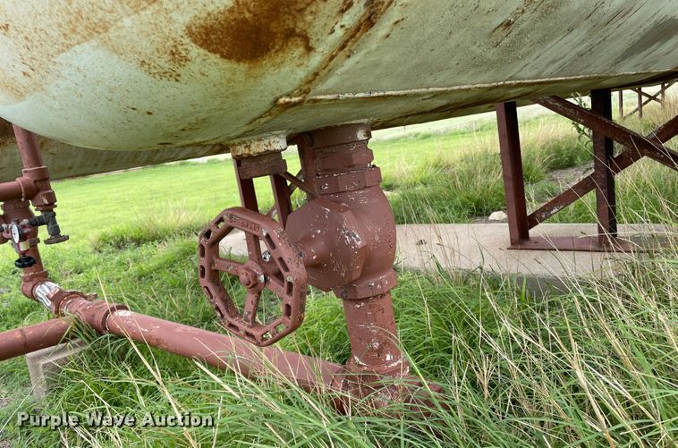 image for item DJ5214 (2) propane tanks