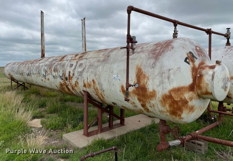 image for item DJ5214 (2) propane tanks