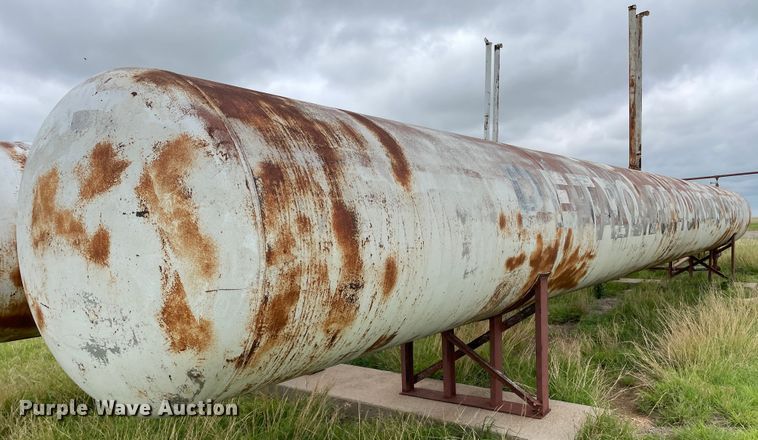 image for item DJ5214 (2) propane tanks