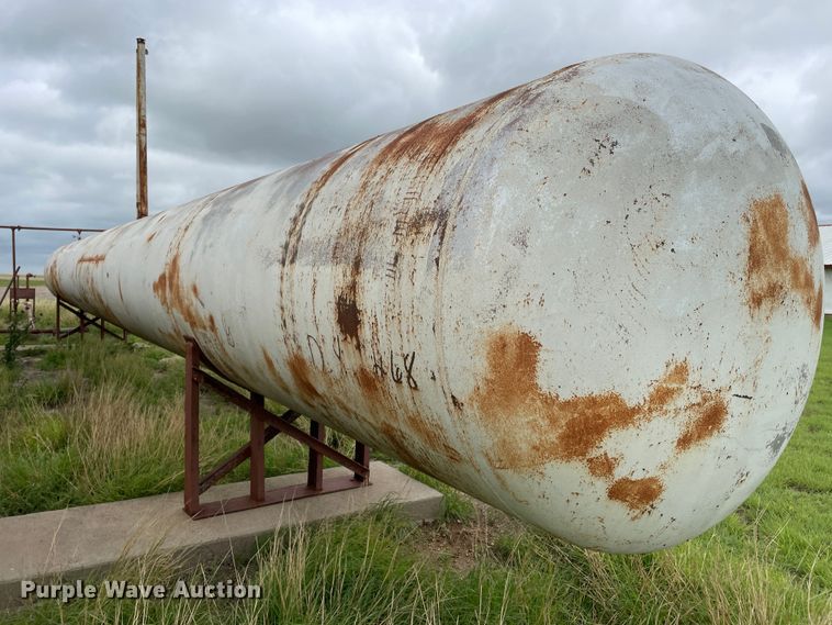 image for item DJ5214 (2) propane tanks