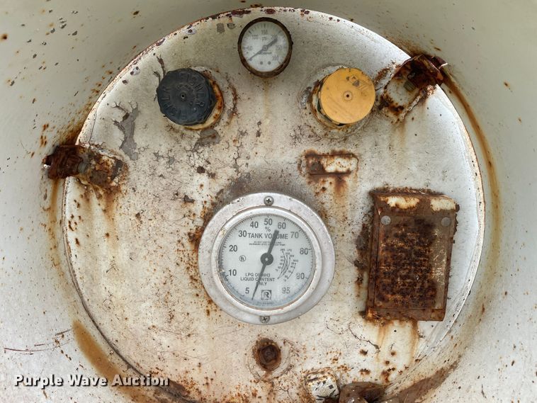 image for item DJ5214 (2) propane tanks