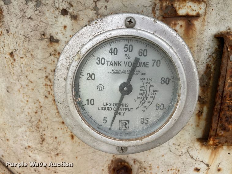 image for item DJ5214 (2) propane tanks