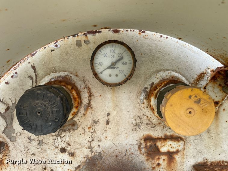 image for item DJ5214 (2) propane tanks