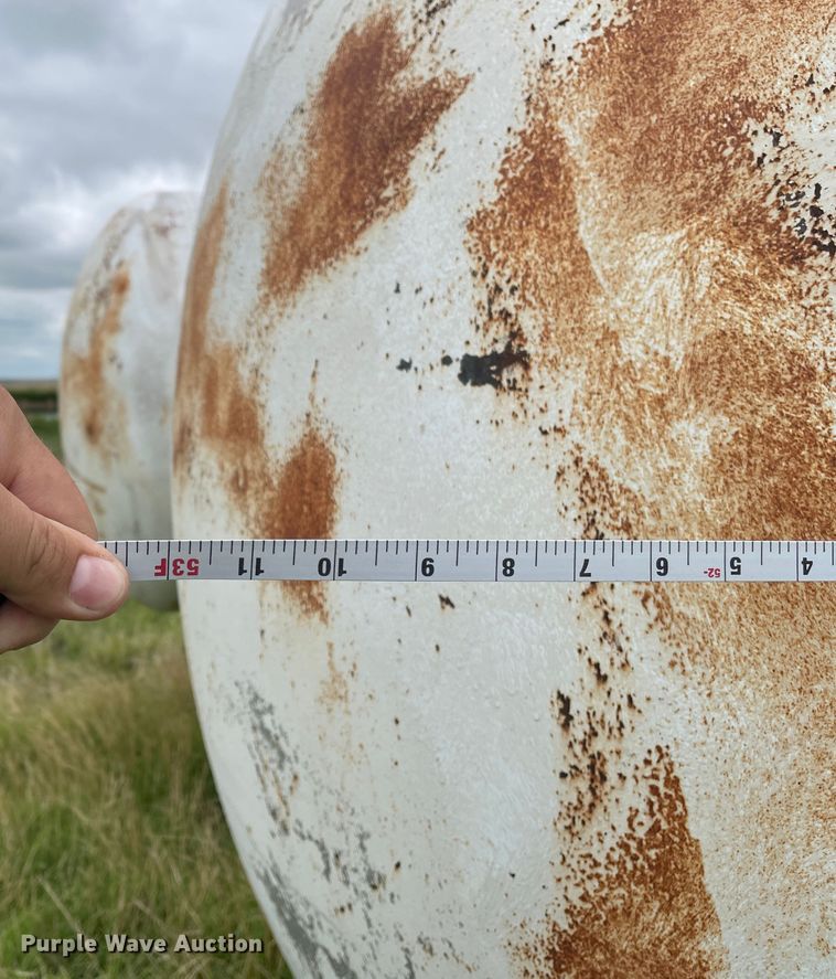 image for item DJ5214 (2) propane tanks