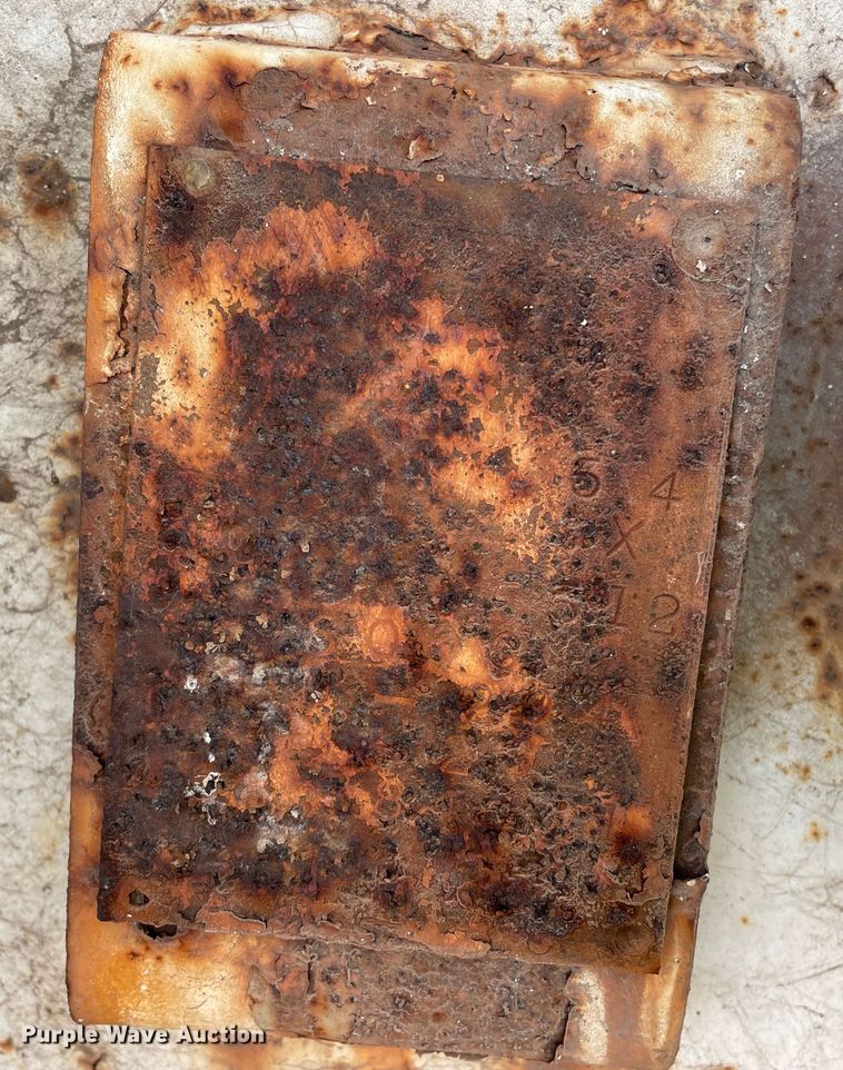 image for item DJ5214 (2) propane tanks